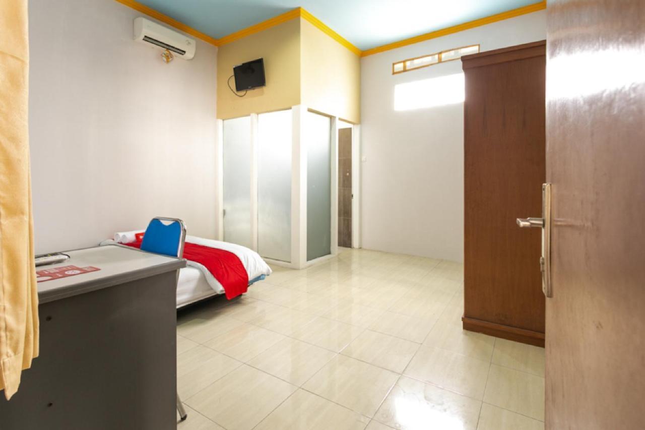 Reddoorz Syariah Near Stadion Manahan Solo 2 المظهر الخارجي الصورة